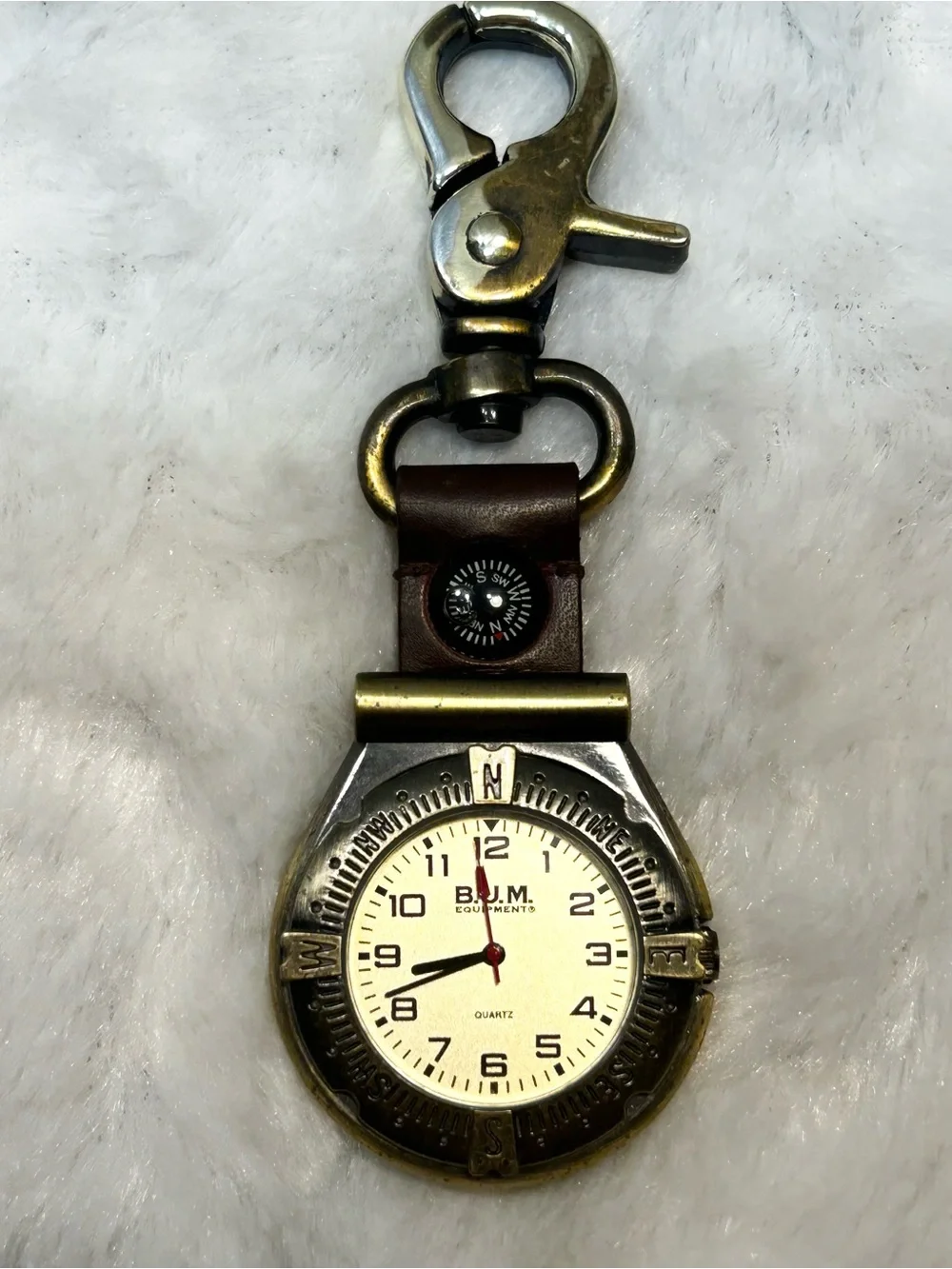 NEW B.U.M. EQUIPMENT Quartz Bag Belt Clip Pocket Watch W/Compass New Battery